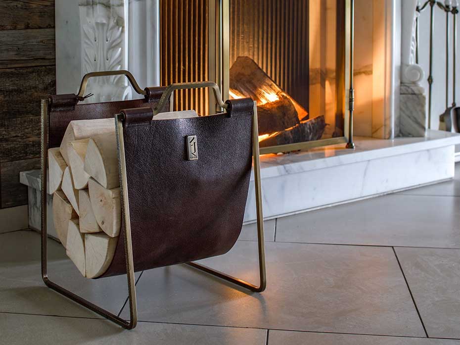 Дровница с кожаной вставкой Furnitek FG-12030 античная латунь + чеканка