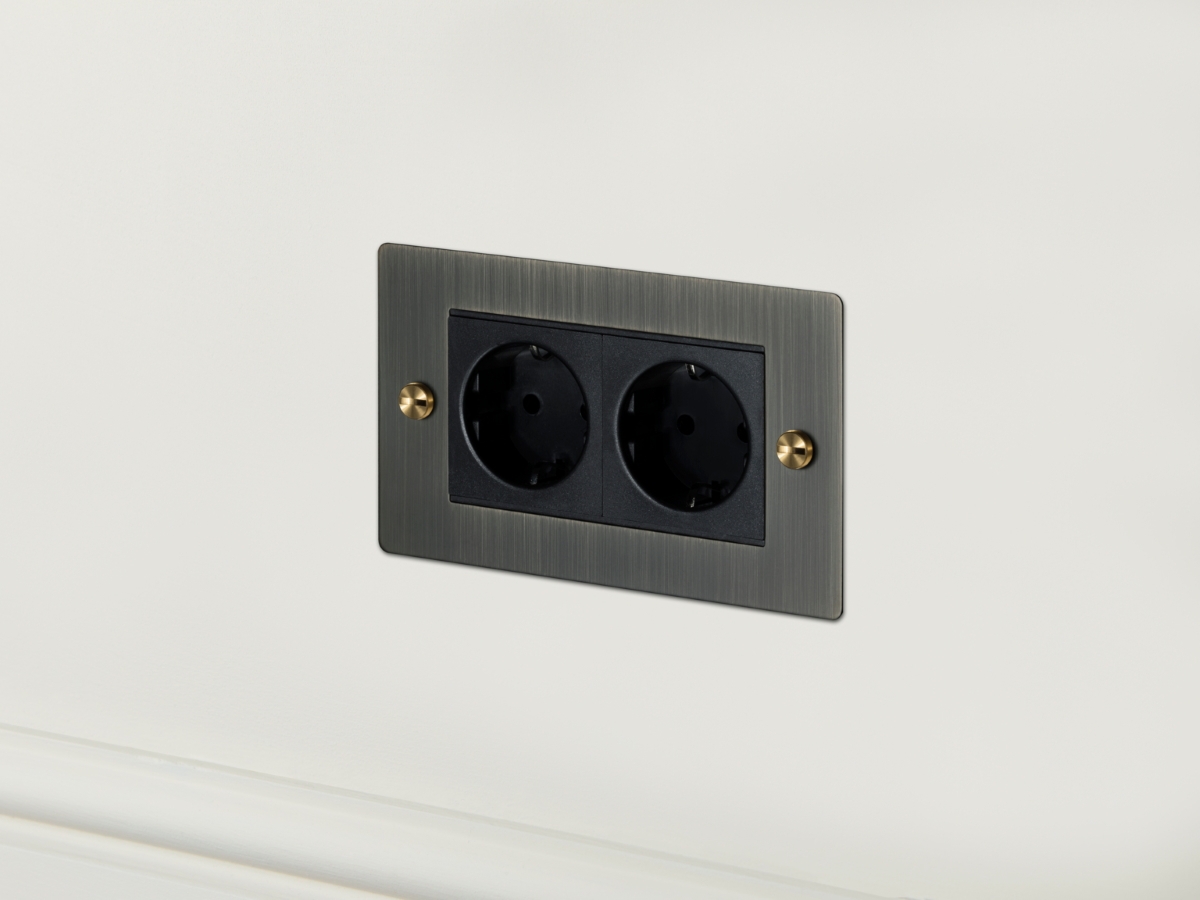 Розетка Buster & Punch двойная 2G_Euro UK-MG-CO-2G-SM-BR матовая бронза