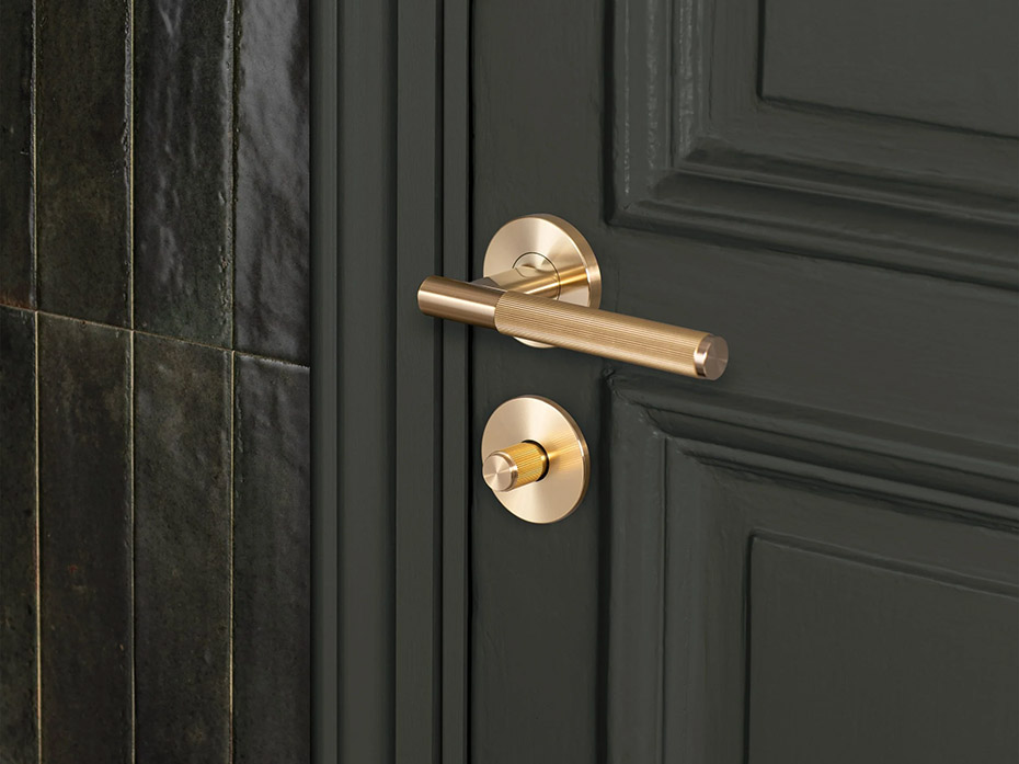 Дверная ручка на розетке Buster & Punch Linear RLH-051033 матовая латунь