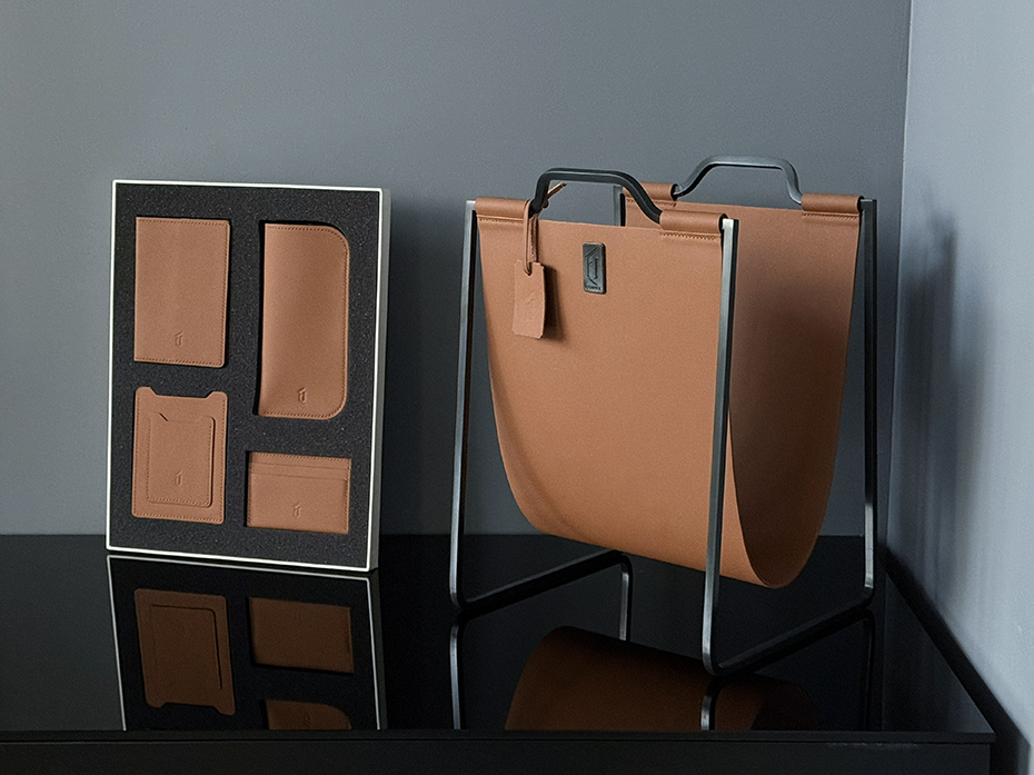 Подарочный набор аксессуаров из кожи FURNITEK FG-407