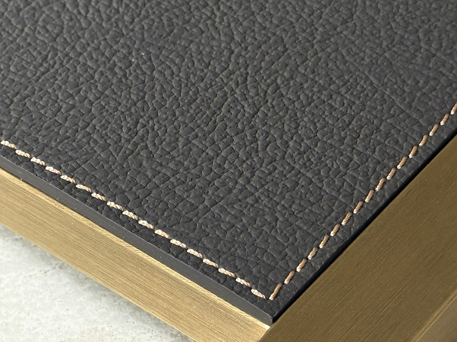 Напольная вешалка для одежды FURNITEK FG-094 из латуни и натуральной кожи античная латунь