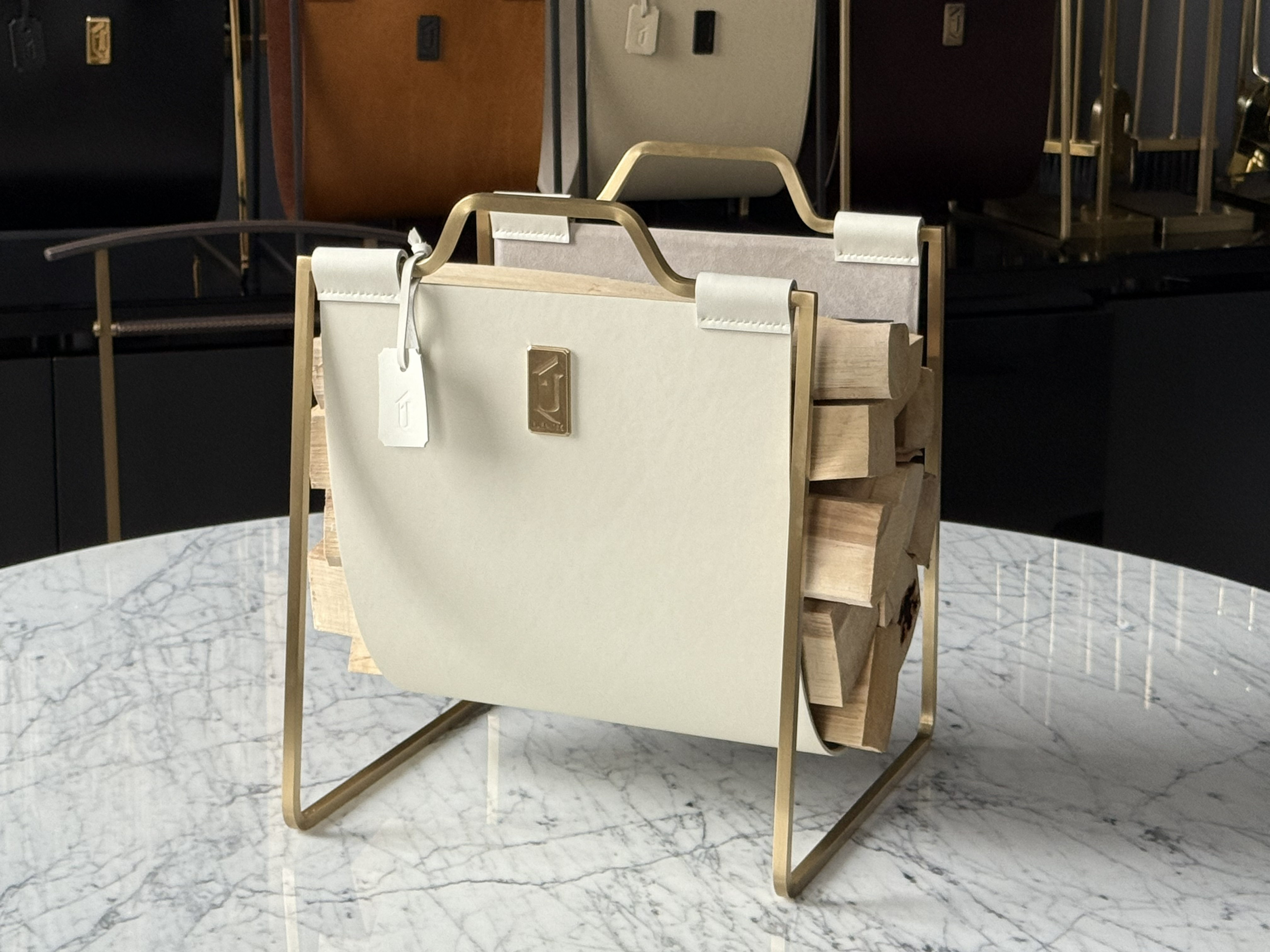 Дровница с кожаной вставкой FG-12060 матовая латунь