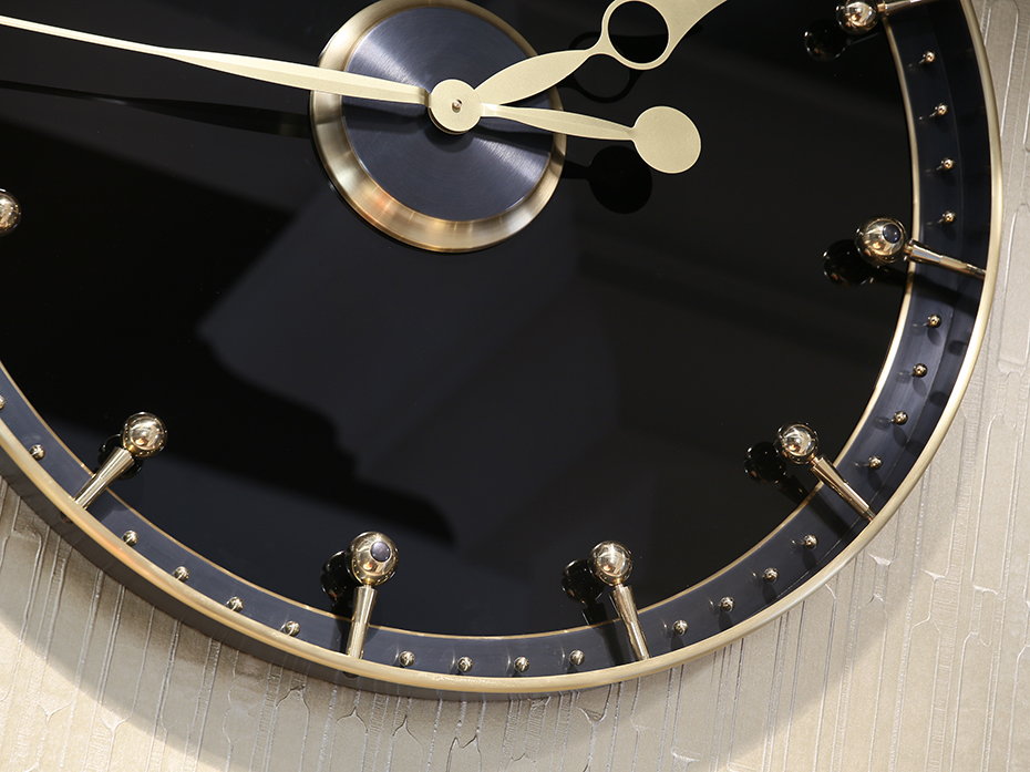 Часы Furnitek FG-1002026 матовая латунь стекло чёрное глянец