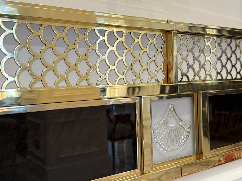 Декоративное панно из стекла и латуни FURNITEK FG-04002 со вставкой из дерева