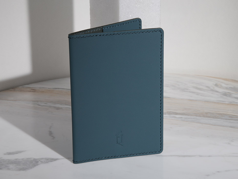 Обложка на паспорт FURNITEK модель FG-02019 из натуральной кожи цвет аквамарин