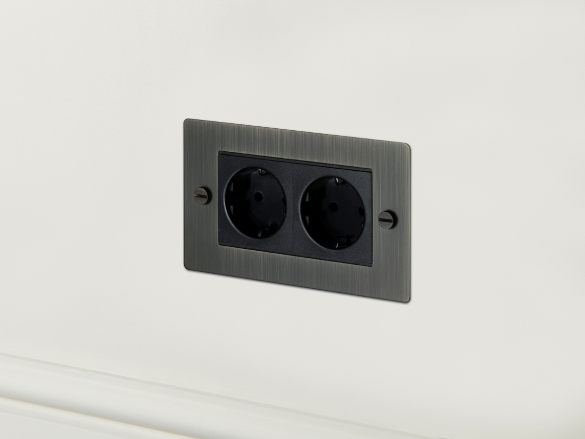 Розетка Buster & Punch двойная UK-MG-CO-2G-SM-A матовая бронза