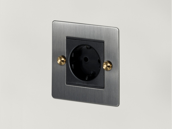 Розетка Buster & Punch одинарная 1G_Euro UK-MG-CO-1G-ST-BR каленая сталь
