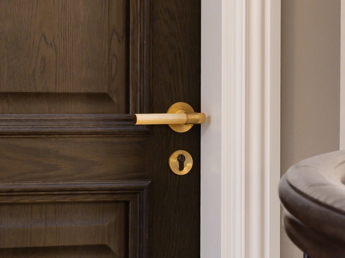 Дверная ручка на розетке Oliver Knights Annabelle полированная латунь