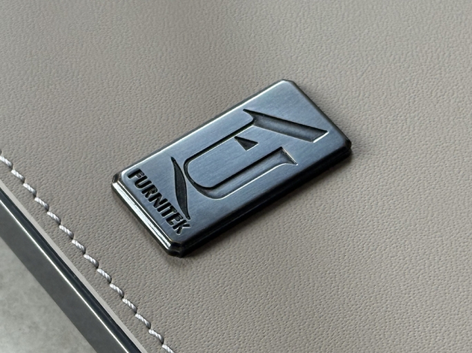 Напольная вешалка для одежды FURNITEK FG-095 из латуни и натуральной кожи чернёная латунь с полировкой