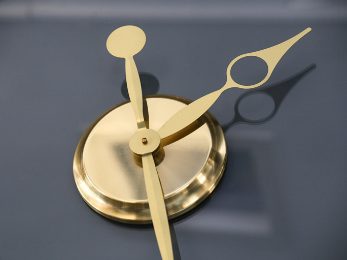 Часы Furnitek FG-1002025 матовая латунь стекло прозрачное