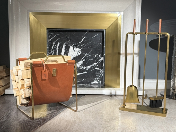 Каминный набор с дровницей FURNITEK FG-01126 полированная латунь состаренная