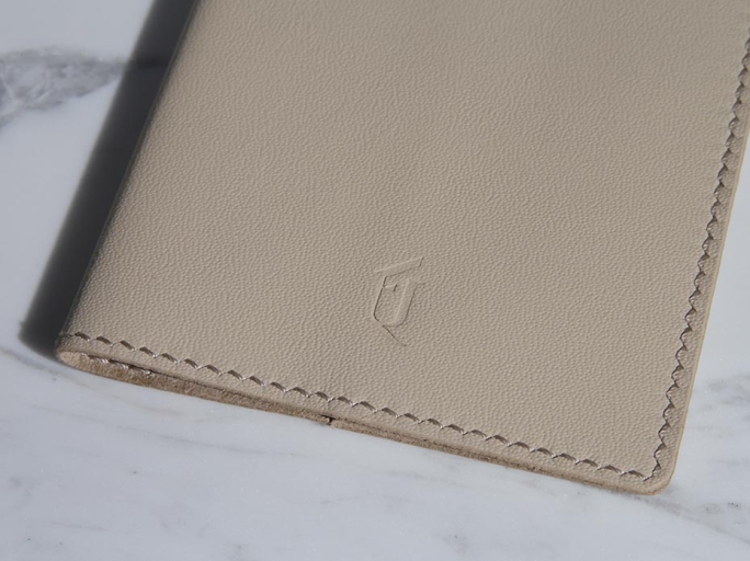 Обложка на паспорт FURNITEK модель FG-02024 из натуральной кожи цвет серо-бежевый