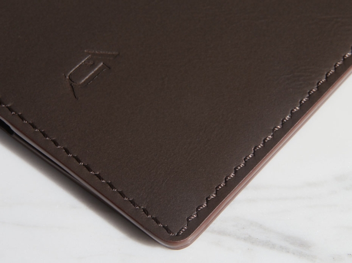 Обложка на паспорт FURNITEK модель FG-02022 из натуральной кожи цвет тёмно-коричневый