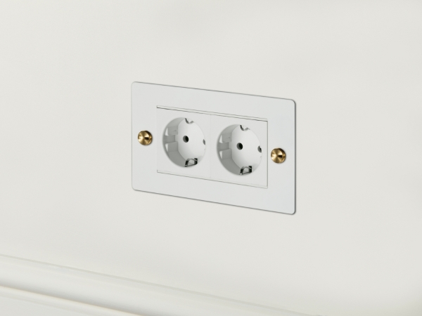 Розетка Buster & Punch двойная UK-MG-CO-2G-WH-BR белый