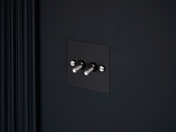 Выключатель тумблерный Buster & Punch двойной UK-TO-CO-2G-BL-ST черный с хромом