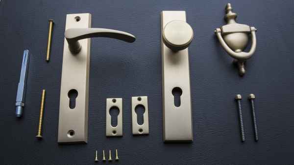 Ручки для входных дверей на стяжках